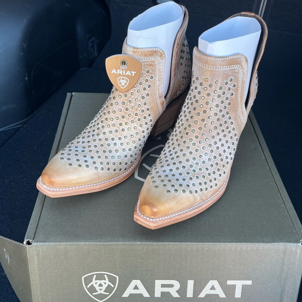 Ariat Dixon stud boots never worn!